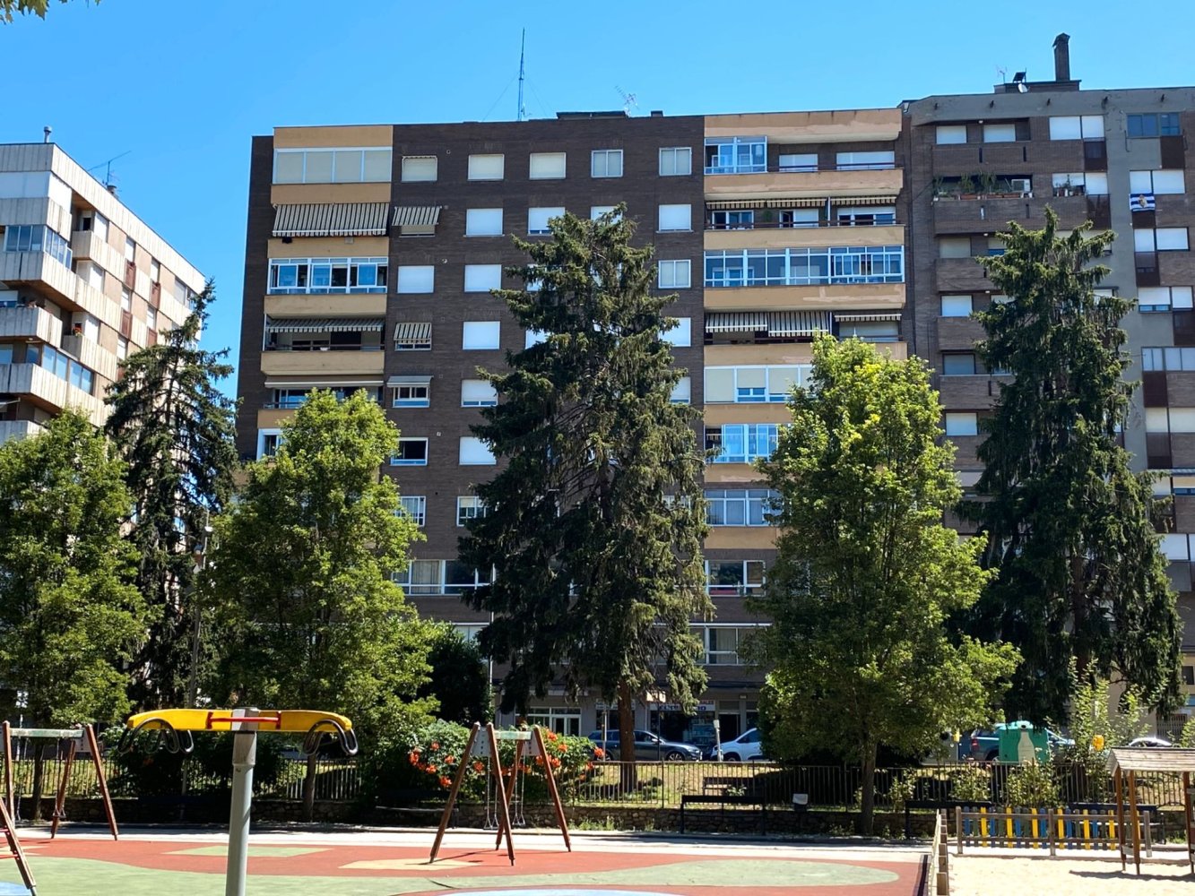 Квартира с 4 спальнями в Леон, Испания № 161065