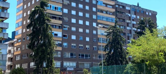 Квартира с 4 спальнями в Леон, Испания № 161065 3