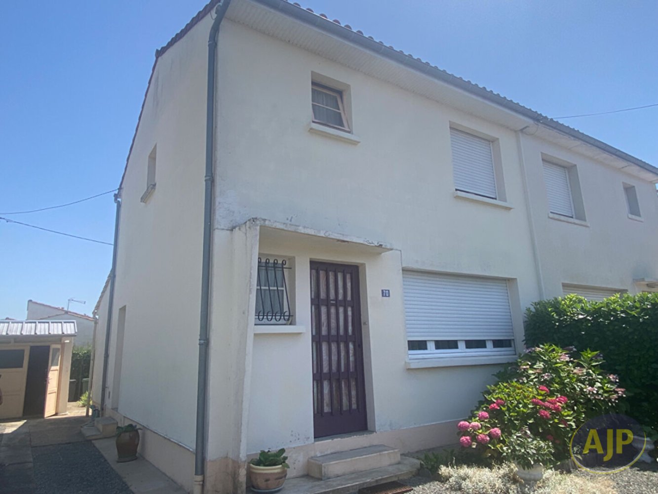 3 bedrooms House in Gironde, France No. 280173