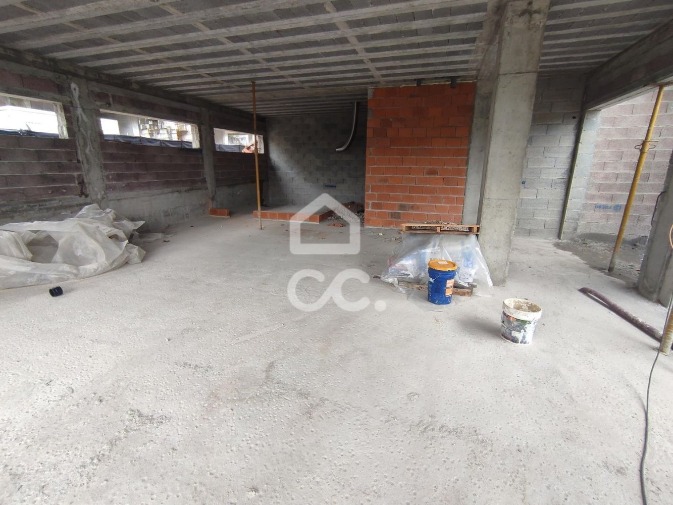 97m² Commercial property in Guimaraes, Portugal No. 59068