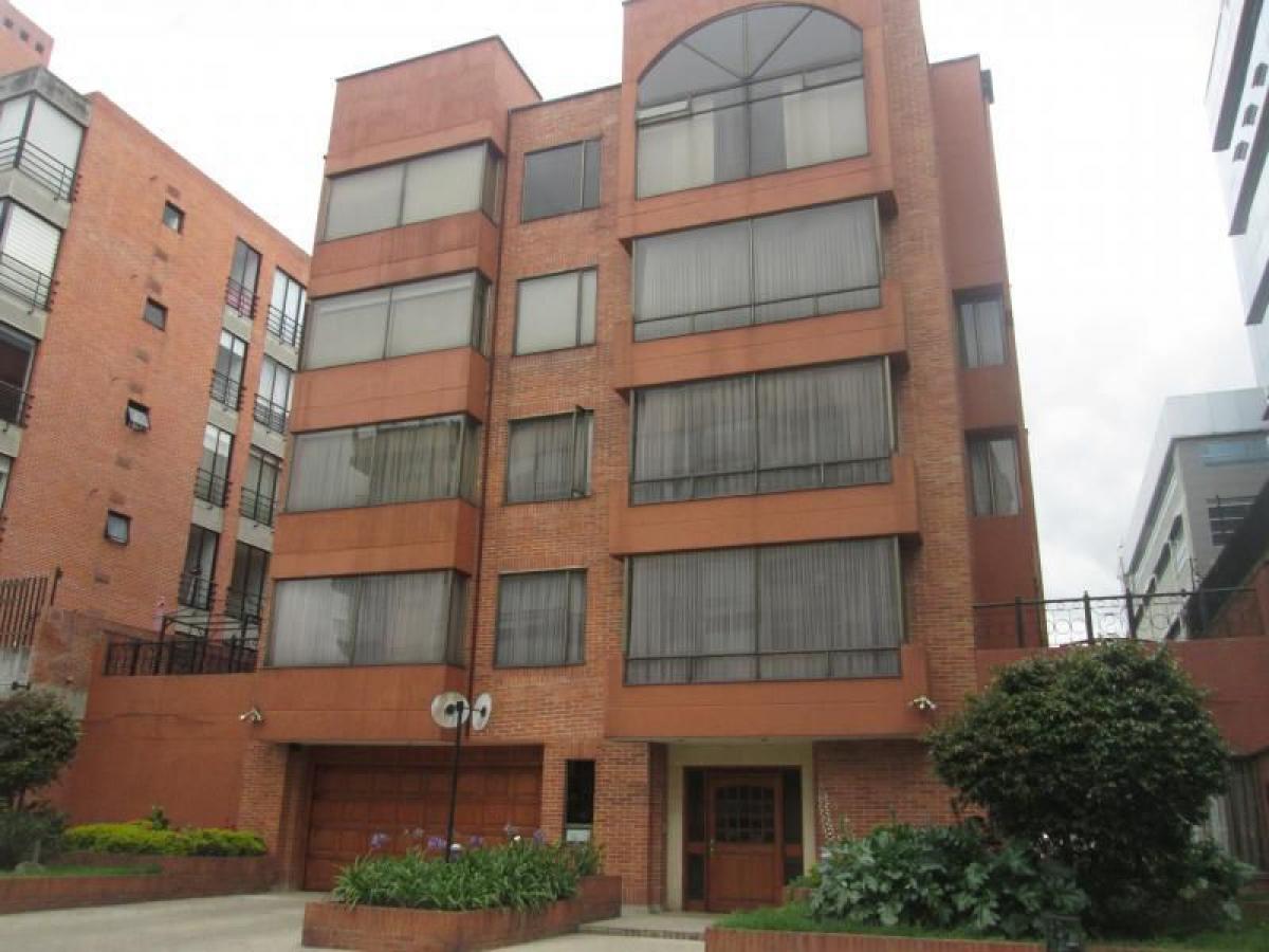 3 bedrooms House in Bogota, Colombia No. 10757