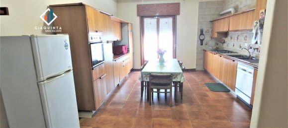 8-salle Appartement à Palagonia, Italy No. 238075 9