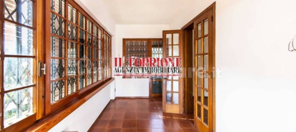 3 bedrooms Villa in Pescia, Italy No. 82944 3