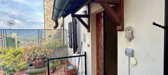 5 rooms Apartment in Todi, Italy No. 37711 4