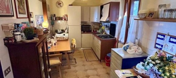 5 rooms Apartment in Todi, Italy No. 37711 3