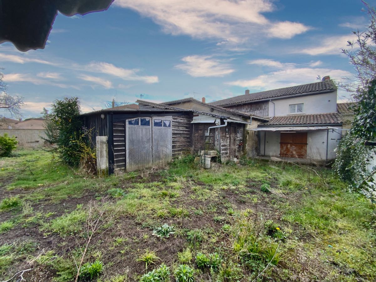 Casa de 5 dormitorios en Gontaud-de-Nogaret, France No. 192383