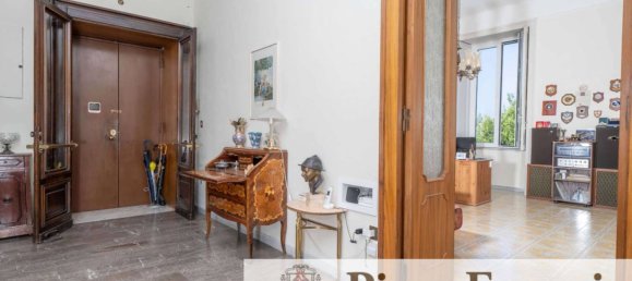 3 bedrooms Apartment in Naples, Italy No. 67010 2