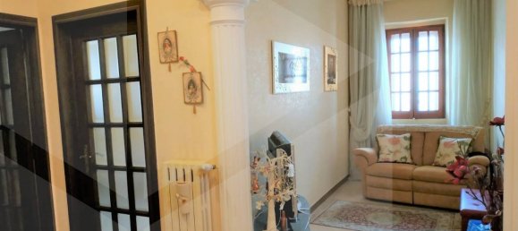 Casa de 4 habitaciónes en Bari, Italy No. 26463 46