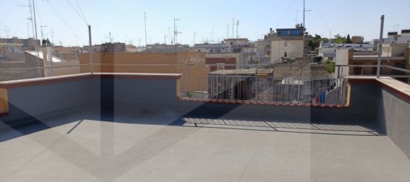 Casa de 4 habitaciónes en Bari, Italy No. 26463 20