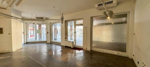 1غرفة عقار تجاري في Merate, Italy رقم 112051 6