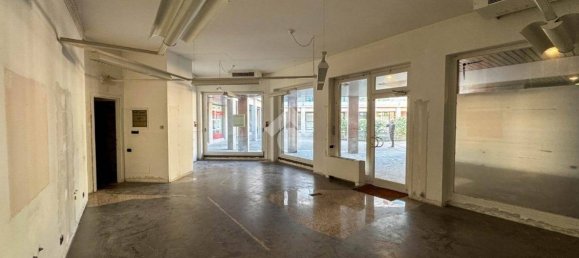 1غرفة عقار تجاري في Merate, Italy رقم 112051 3