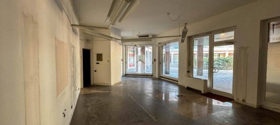 1غرفة عقار تجاري في Merate, Italy رقم 112051 10