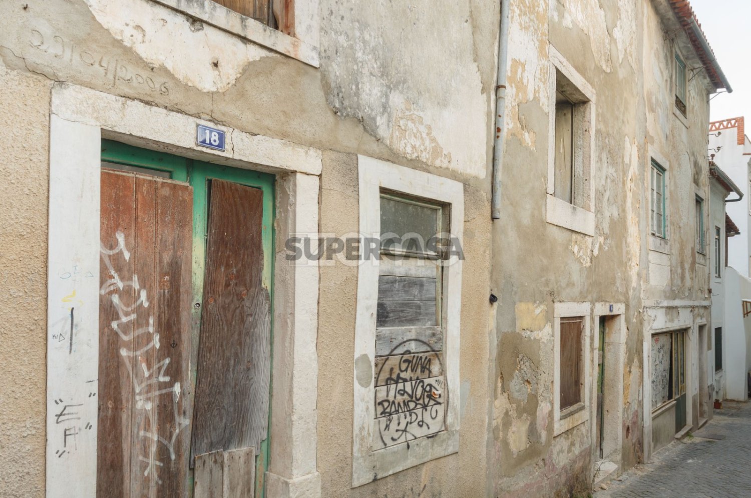 421m² Building in Leiria, Portugal No. 161988