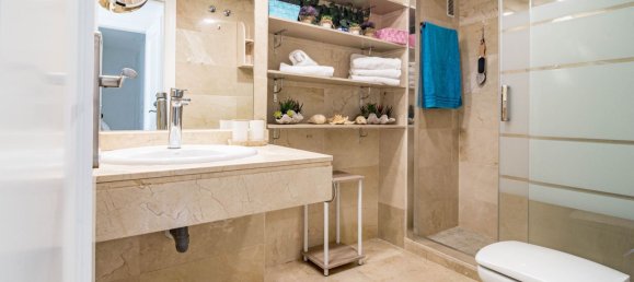 Apartamento de 2 dormitorios en Marbella, Spain No. 63630 5