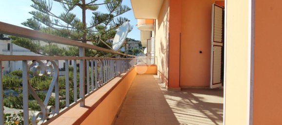 4 rooms Apartment in Sellia Marina, Italy No. 9132 3
