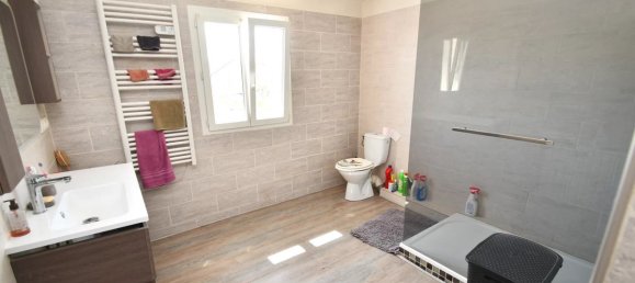 4 bedrooms Commercial property in Clichy-sous-Bois, France No. 181978 6