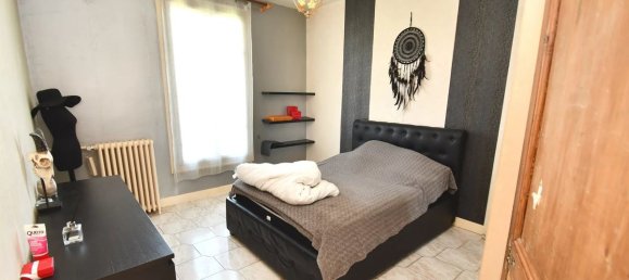 4 bedrooms Commercial property in Clichy-sous-Bois, France No. 181978 4