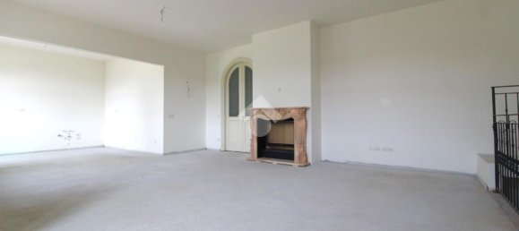 4 rooms Apartment in Mairano, Italy No. 284095 2