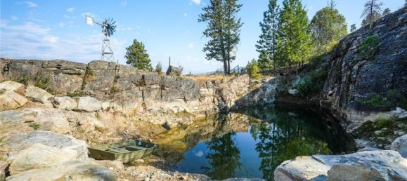 Studio in British Columbia, Canada No. 1223 2