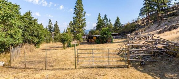 Studio in British Columbia, Canada No. 1223 7