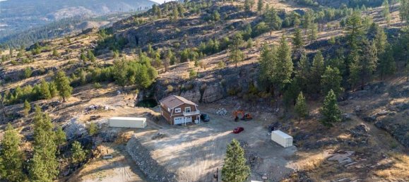 Studio in British Columbia, Canada No. 1223 4