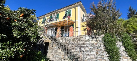 4 bedrooms Villa in Rapallo, Italy No. 207876 3