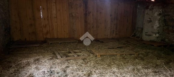 Дом с 4 комнатами в Аллен, Италия № 102804 19