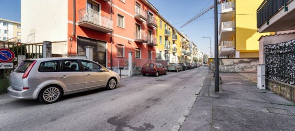 2 bedrooms Apartment in Milan, Italy No. 244107 23