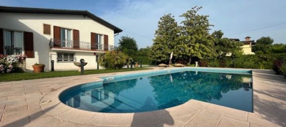 6 rooms Villa in Forte dei Marmi, Italy No. 138869 2