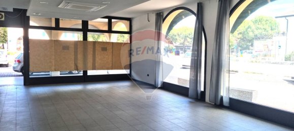 92m² Commercial property in Saccolongo, Italy No. 266132 3