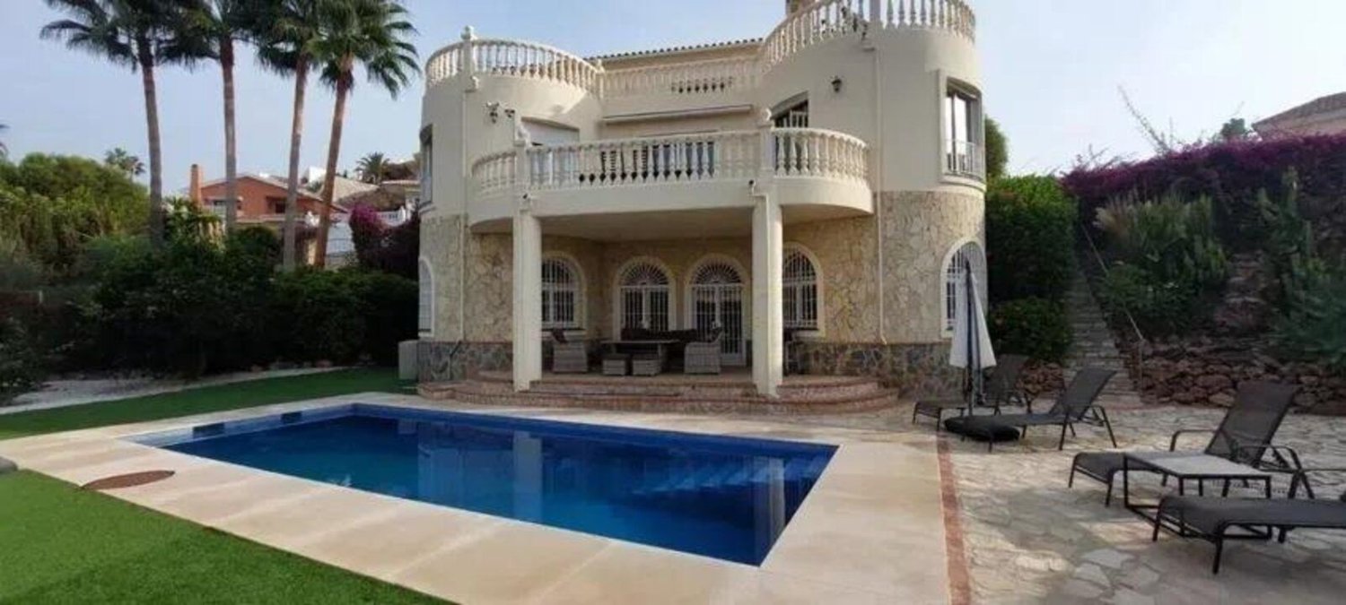 Villa de 4 dormitorios en Mijas, Spain No. 138227