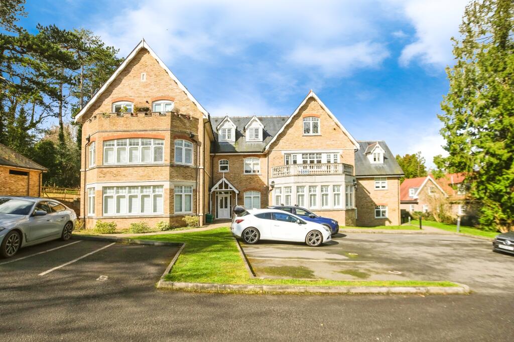 2 bedrooms Apartment in Kenley, United Kingdom No. 8036