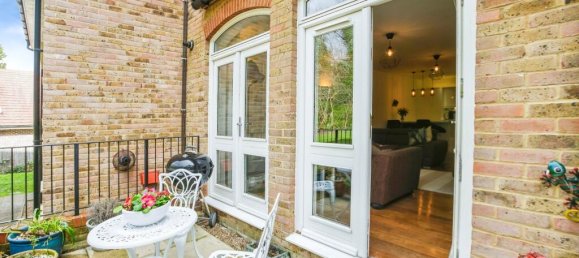 2 bedrooms Apartment in Kenley, United Kingdom No. 8036 8