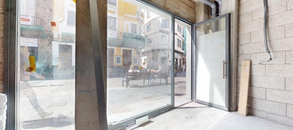 121m² Commercial property in Las Palmas De Gran Canaria, Spain No. 100440 3