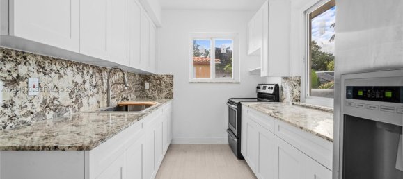 5 dormitorios villa en venta en Miami, Miami-Dade, Florida, USA № 615676 20
