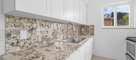 5 dormitorios villa en venta en Miami, Miami-Dade, Florida, USA № 615676 18