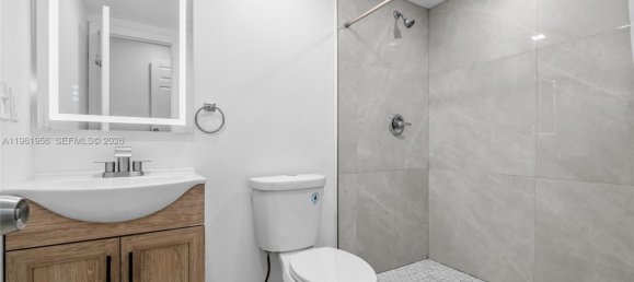5 dormitorios villa en venta en Miami, Miami-Dade, Florida, USA № 615676 12