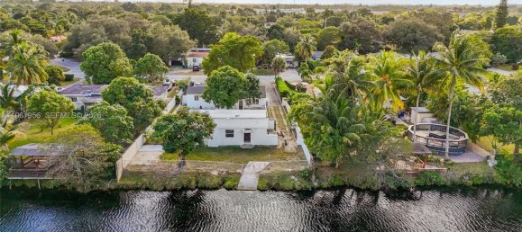5 dormitorios villa en venta en Miami, Miami-Dade, Florida, USA № 615676 30