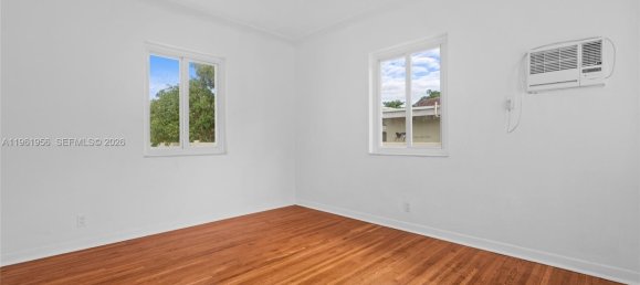5 dormitorios villa en venta en Miami, Miami-Dade, Florida, USA № 615676 10