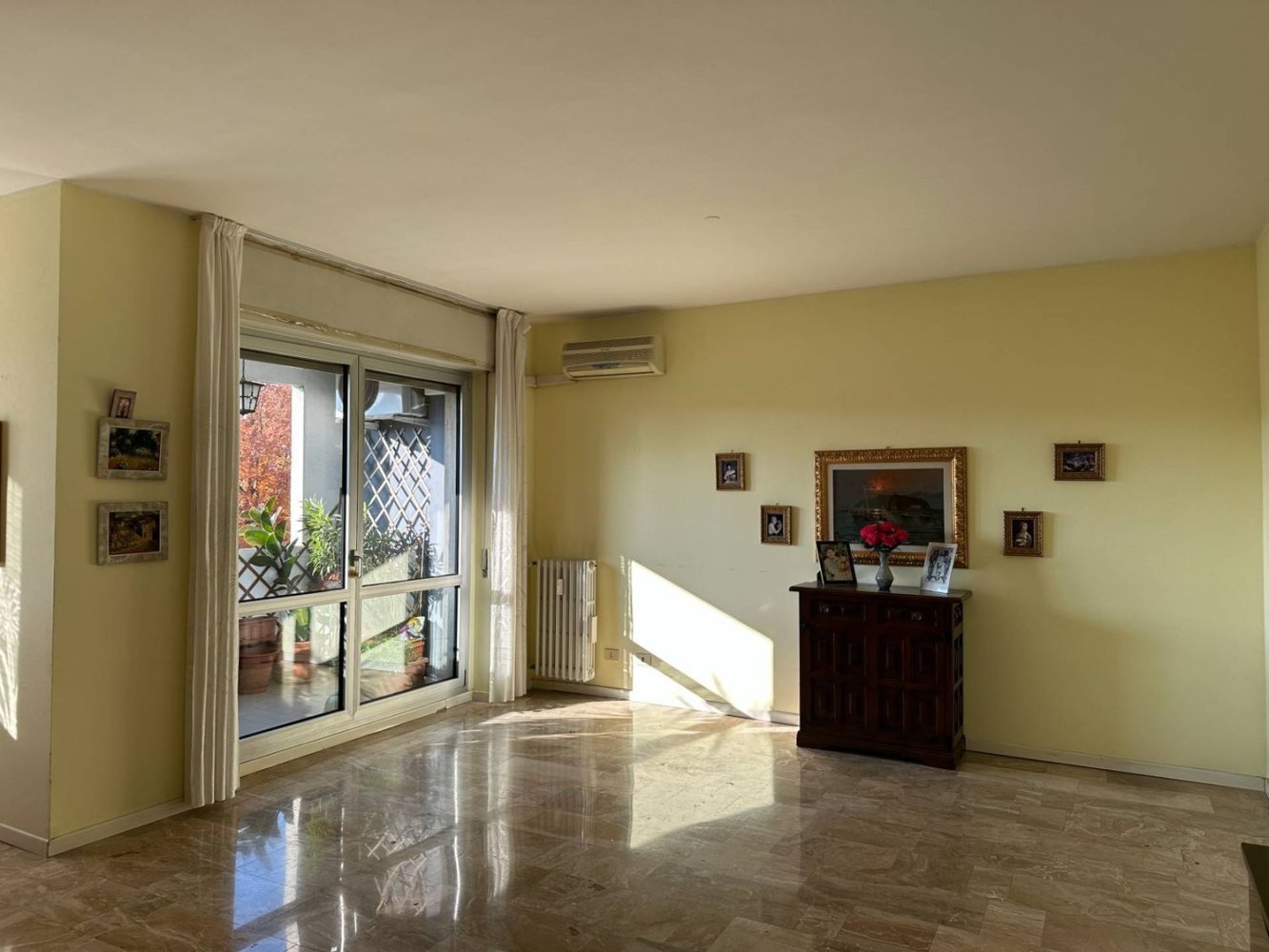 4-Zimmer Wohnung in Milan, Italy, Nr. 245112