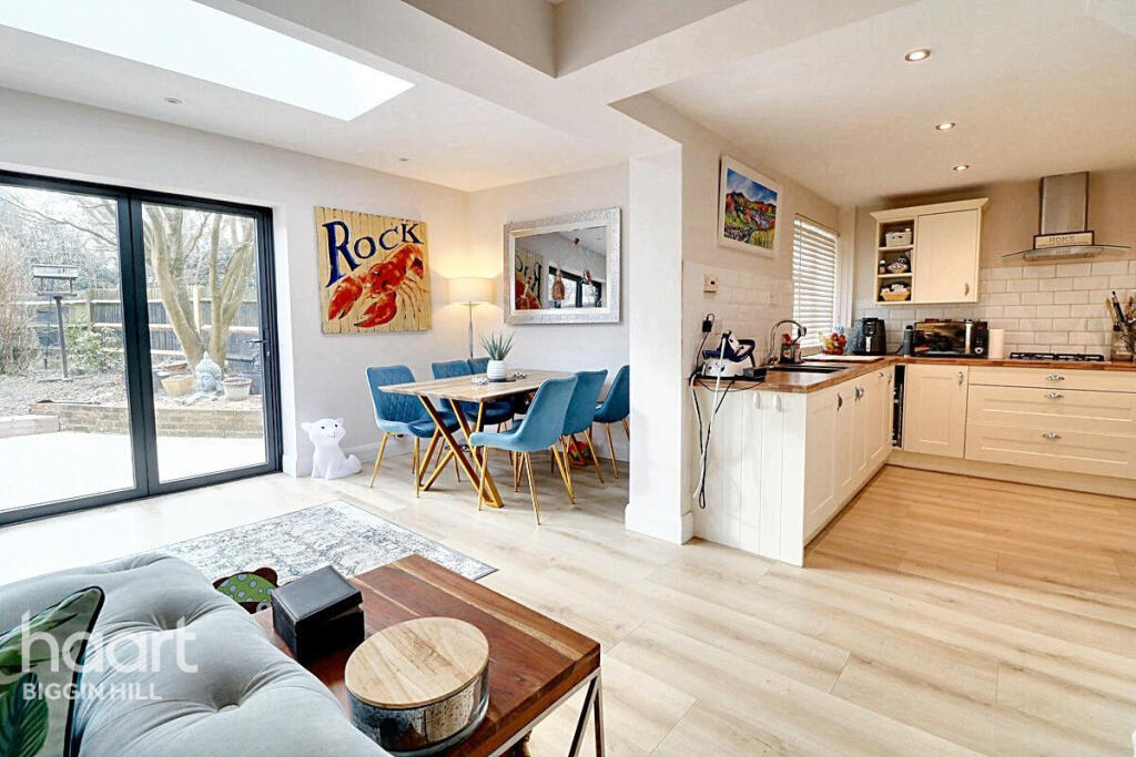 3 bedrooms House in Tatsfield, United Kingdom No. 4754