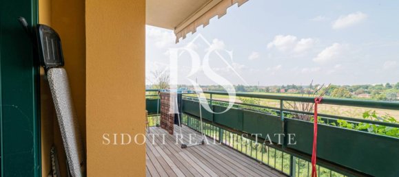 4 bedrooms Apartment in Pioltello, Italy No. 2554 10