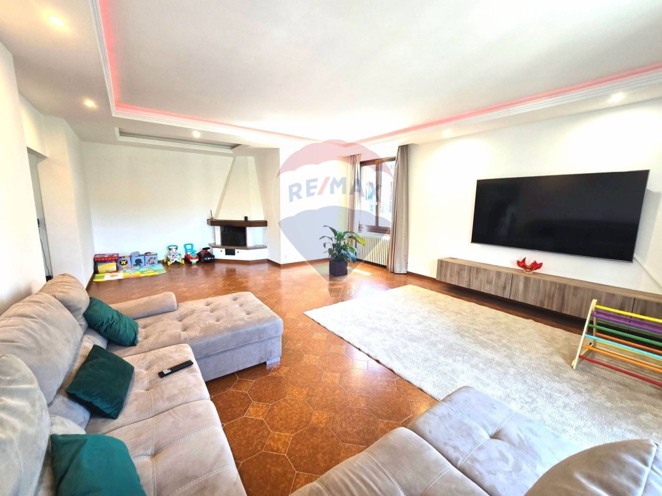 Вилла с 6 спальнями в Аркоре, Италия № 270509