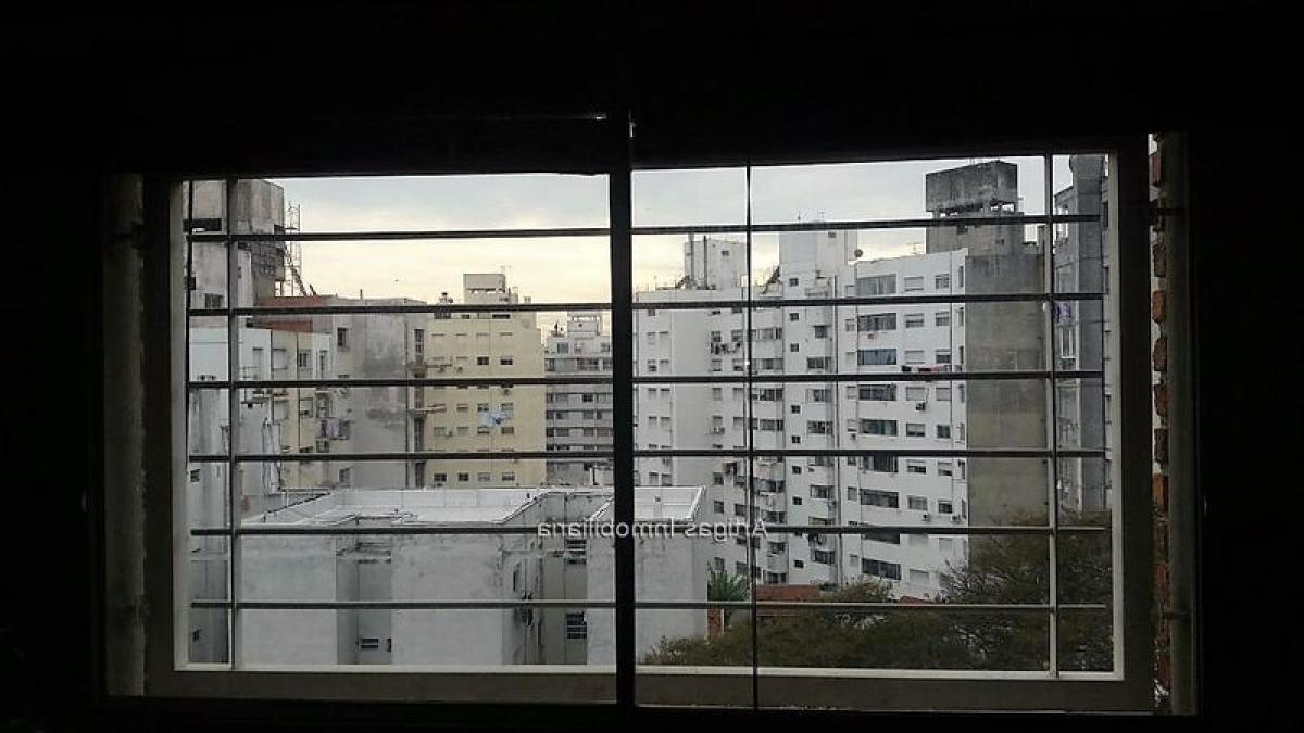 3 bedrooms Apartment in Montevideo, Uruguay No. 7994