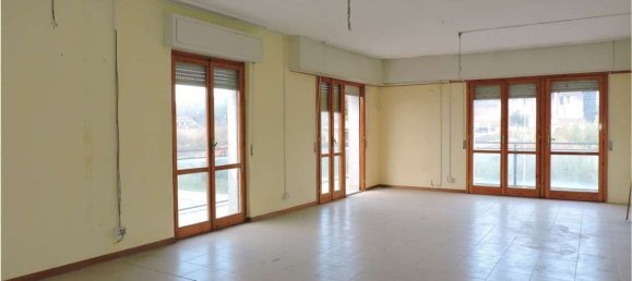 63m² Office in Umbertide, Italy No. 116236 4