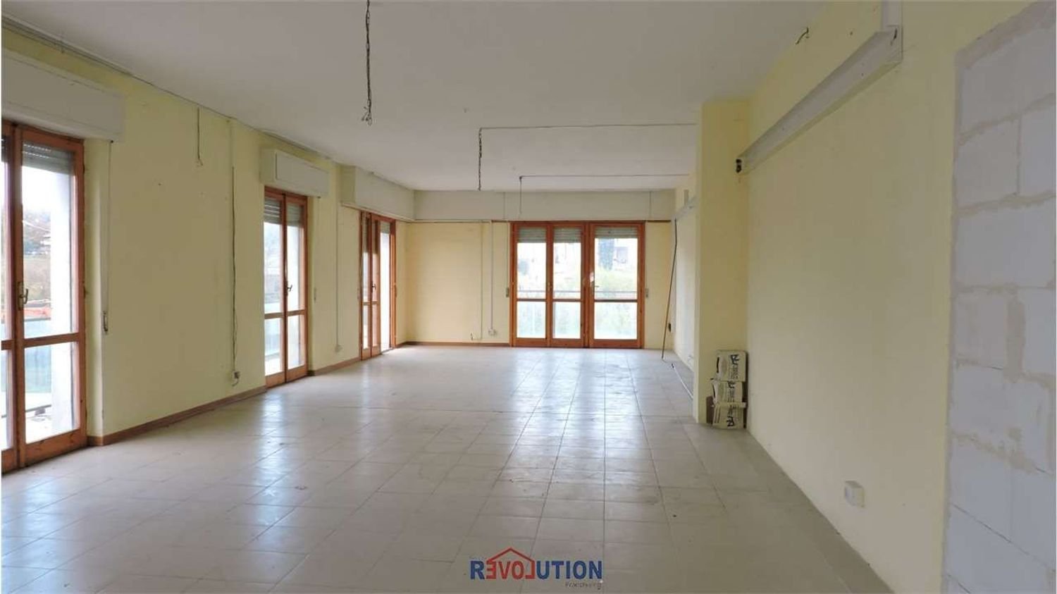 63m² Office in Umbertide, Italy No. 116236