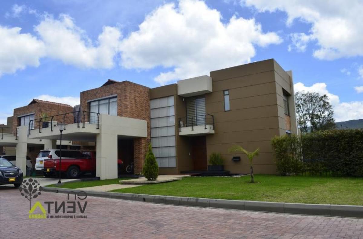 Casa de 3 dormitorios en Cundinamarca, Colombia No. 3710