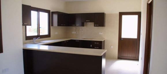 3 bedrooms Villa in Monagroulli, Cyprus No. 14512 3