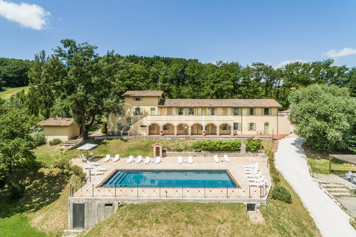 35 bedrooms Hotel in Gubbio, Italy No. 115139