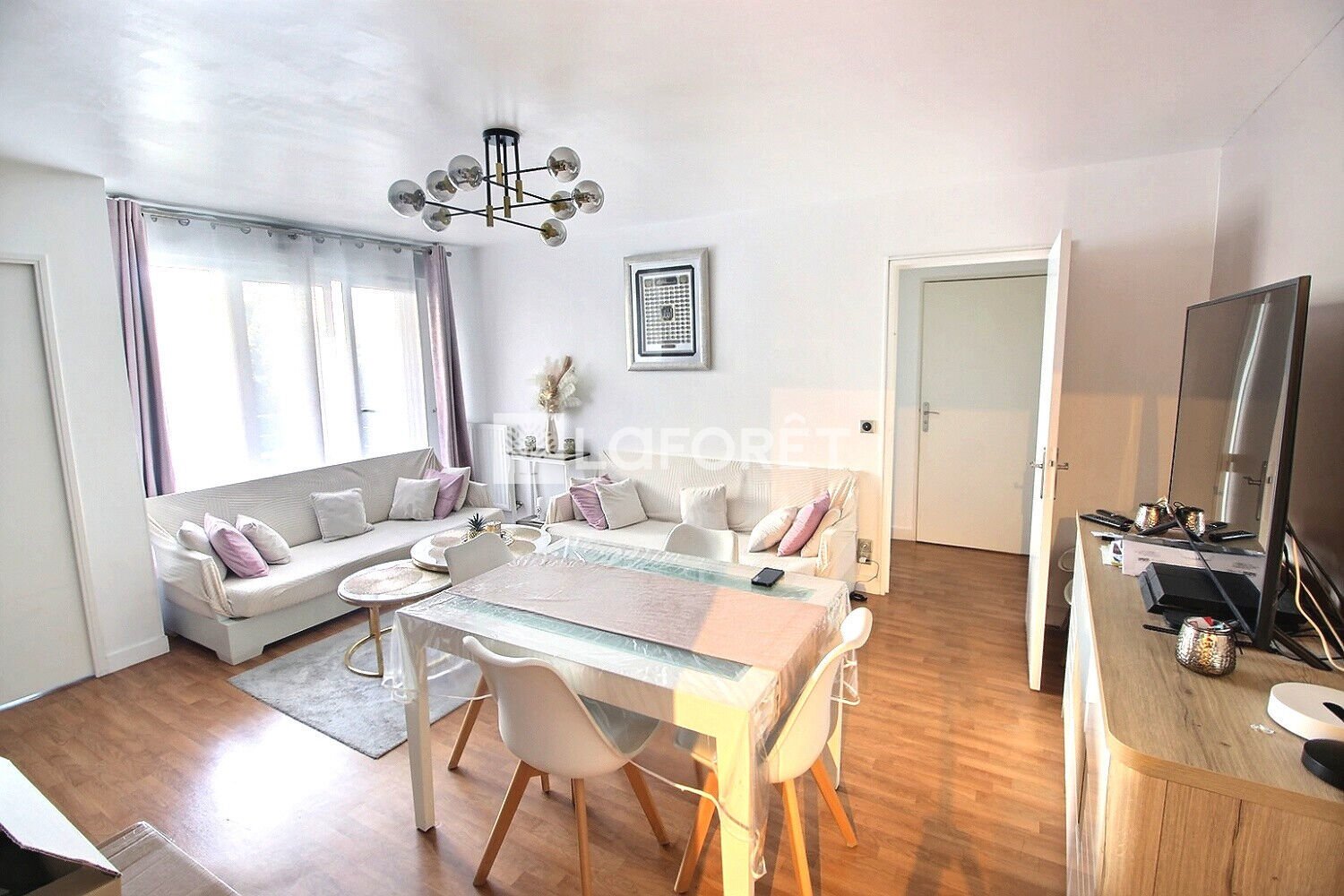 Apartamento de 2 dormitorios en Gennevilliers, France No. 178557